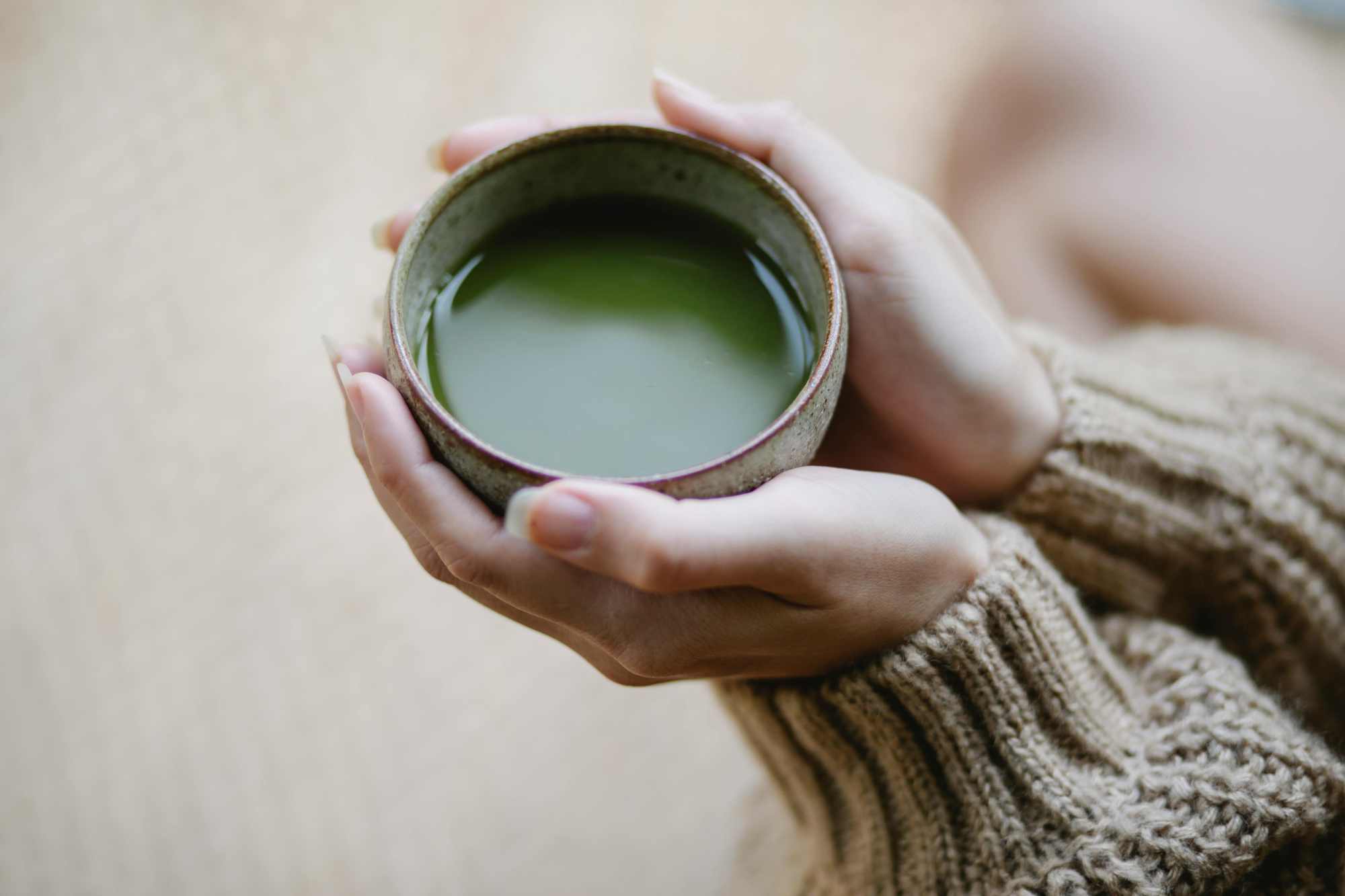 zelený matcha čaj a theanin